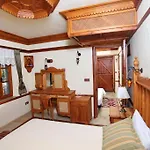 Tuerk Evi 4*